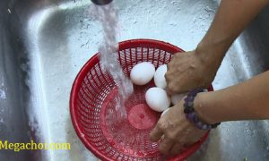 Trứng gà rửa nước có ấp được không?